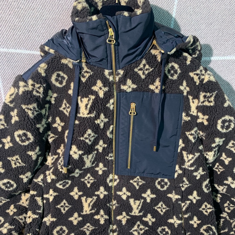 99新24s LV/路易威登滿印老花泰迪外套 32碼女款，肩寬43cm，沒有附件-1