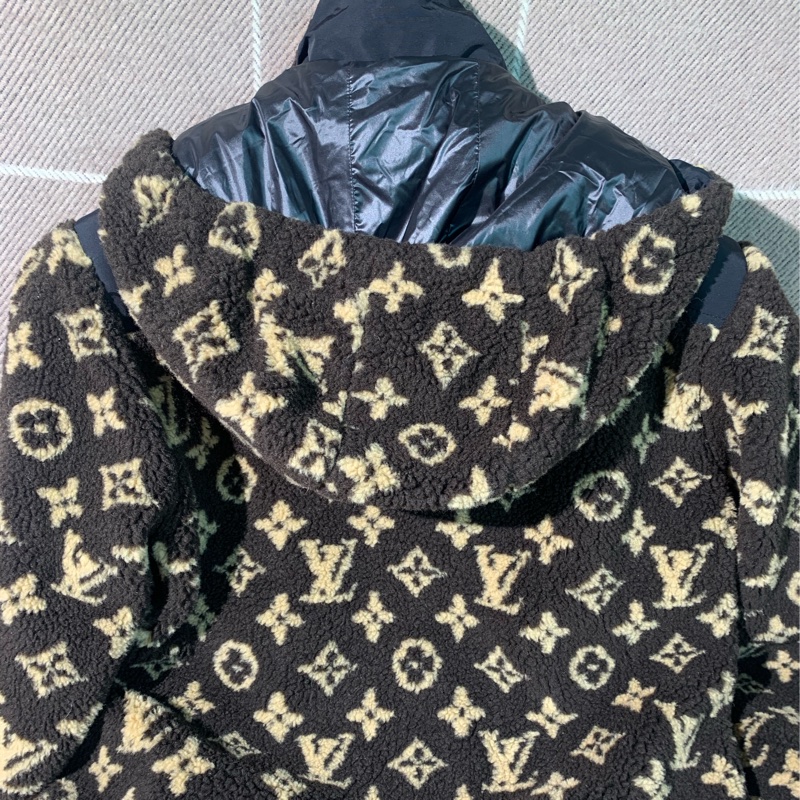 99新24s LV/路易威登滿印老花泰迪外套 32碼女款，肩寬43cm，沒有附件-2