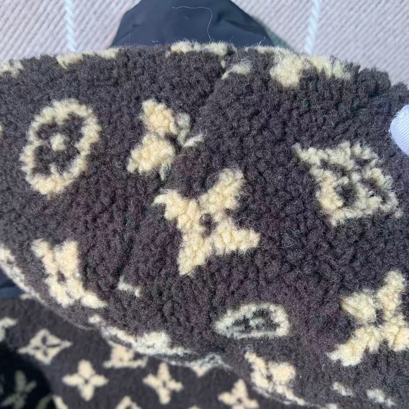 99新24s LV/路易威登滿印老花泰迪外套 32碼女款，肩寬43cm，沒有附件-3