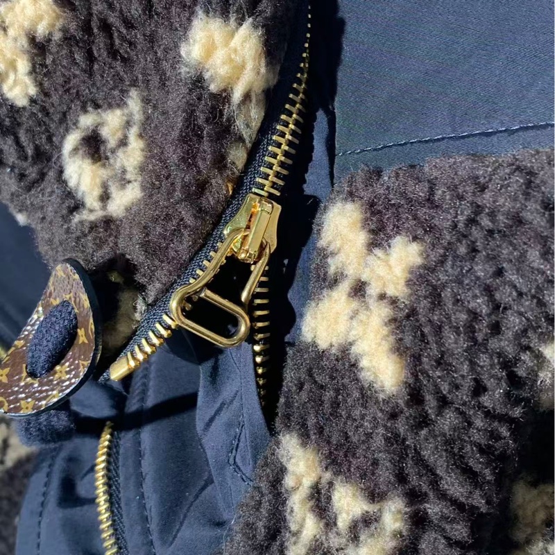 99新24s LV/路易威登滿印老花泰迪外套 32碼女款，肩寬43cm，沒有附件-5