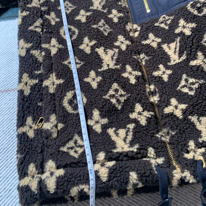 99新24s LV/路易威登滿印老花泰迪外套 32碼女款，肩寬43cm，沒有附件-6