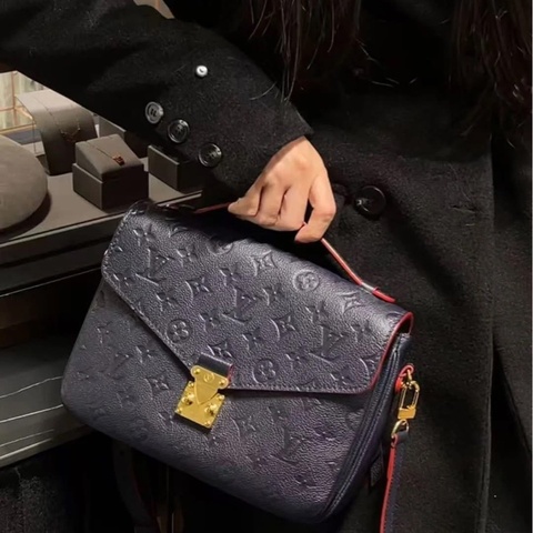 🎆迎新年只要$50,000 LV M44071 Pochette Métis郵差包 午夜藍｜萬年不敗｜低調深藍｜空間滿足｜送禮自用｜氣質滿滿|保證正品｜安心購鑒定