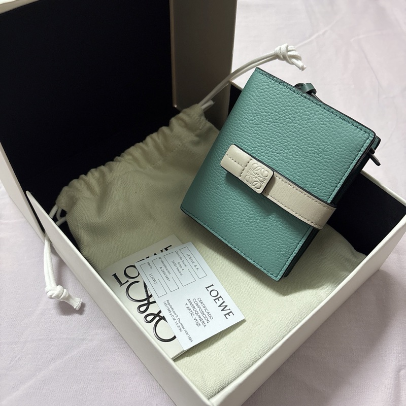 Loewe柔軟粒面小牛皮小型拉鍊短錢包-3