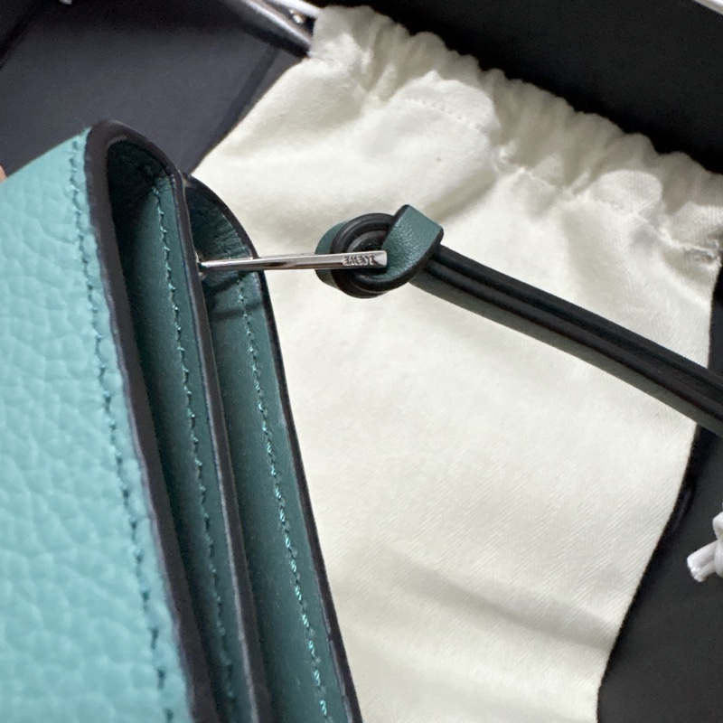 Loewe柔軟粒面小牛皮小型拉鍊短錢包-10