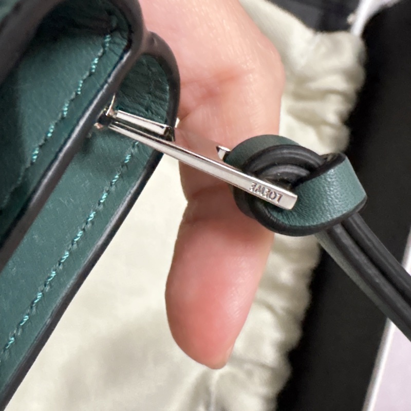 Loewe柔軟粒面小牛皮小型拉鍊短錢包-11