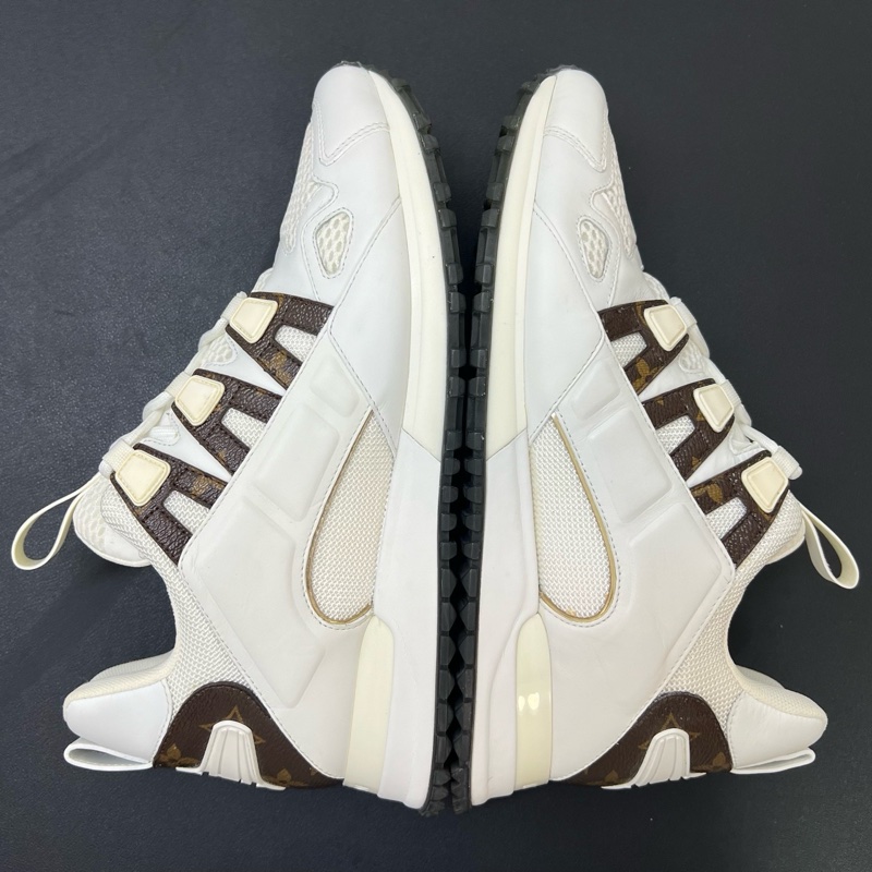 LouisVuitton路易威登LV Runaway 白色老花運動鞋39 碼 99 新-1