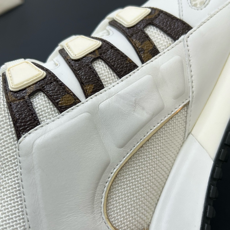 LouisVuitton路易威登LV Runaway 白色老花運動鞋39 碼 99 新-7