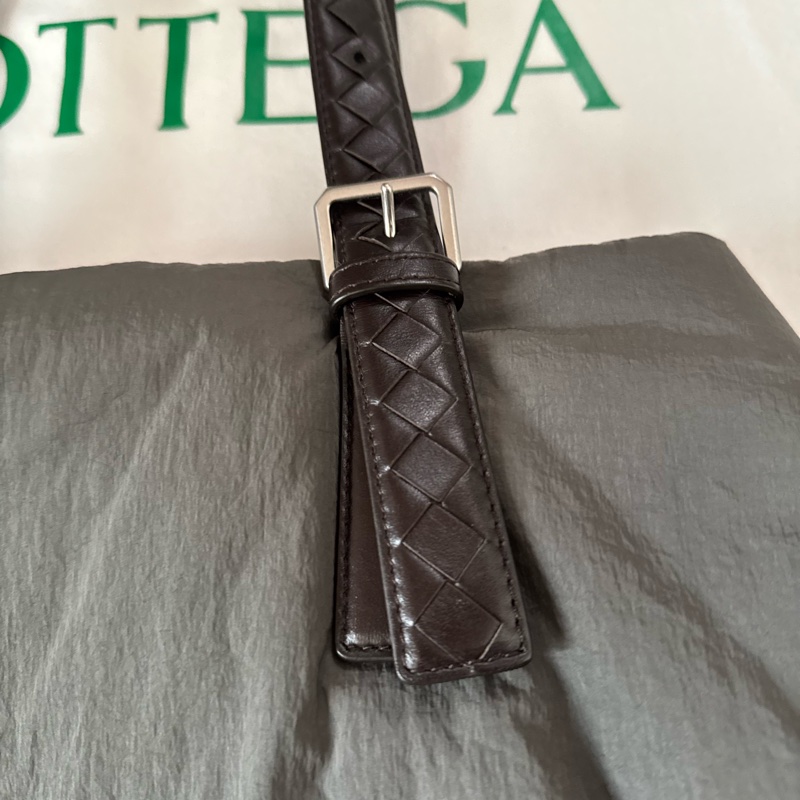 BOTTEGA VENETA Crossroad Buckle Tote-30