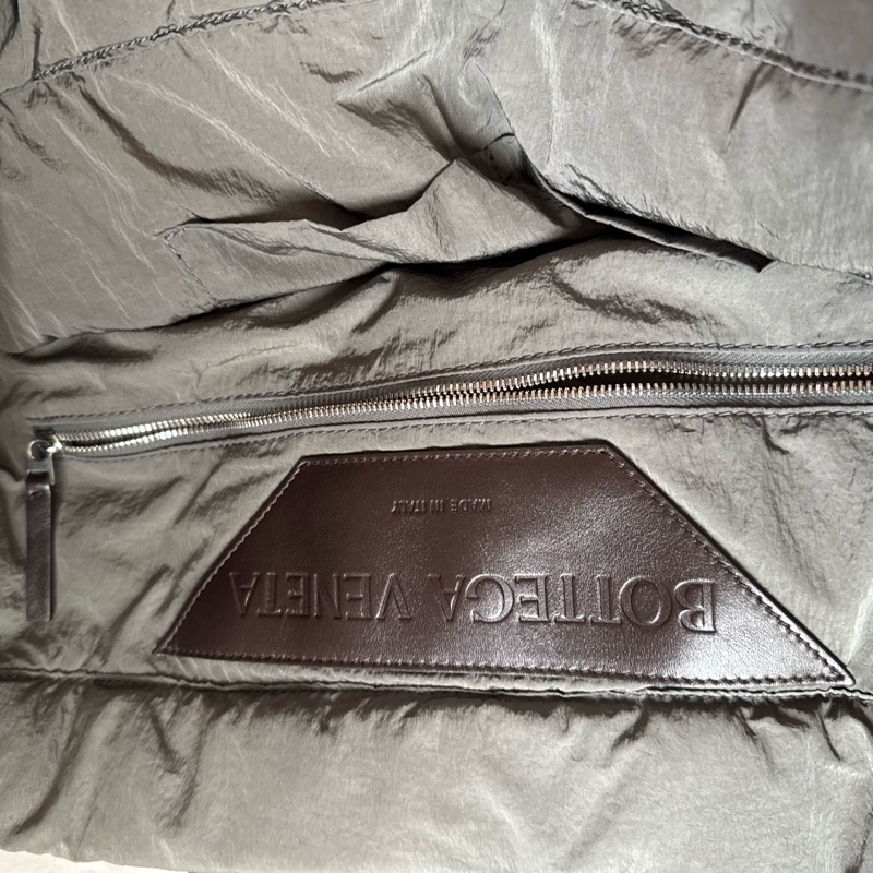 BOTTEGA VENETA Crossroad Buckle Tote-32