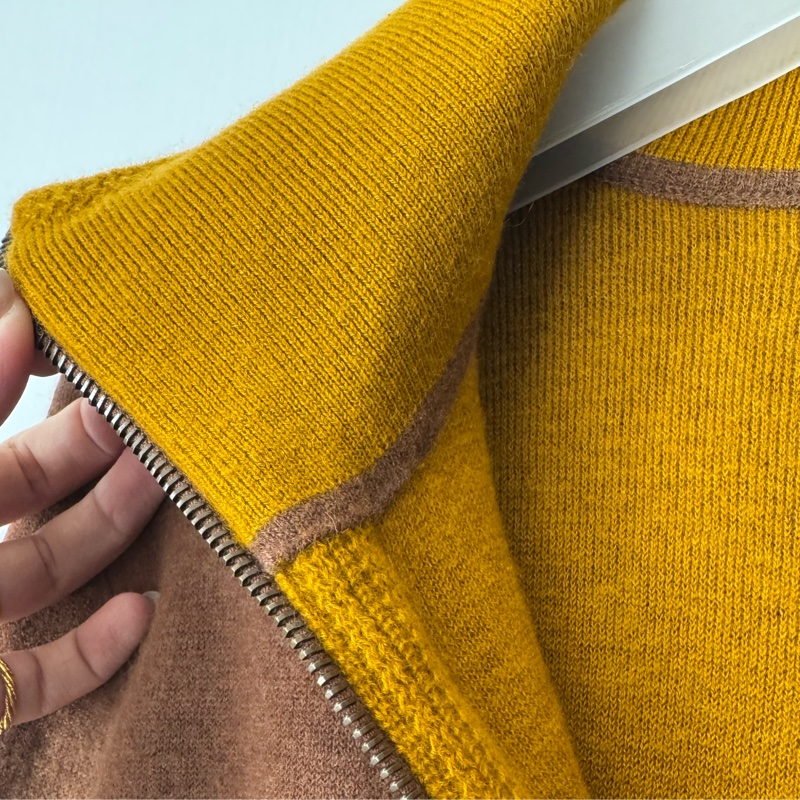 Burberry 咖內芥末黃立領長袖毛衣-11