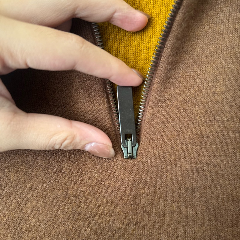 Burberry 咖內芥末黃立領長袖毛衣-17