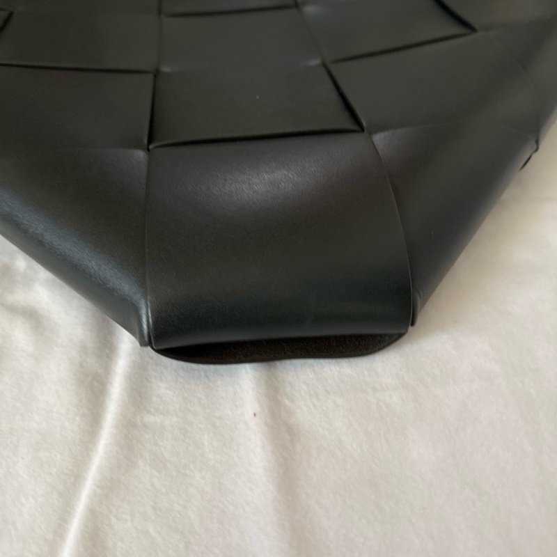 Bottega Veneta Billboard Intrecciato Leather North South tote bag-16