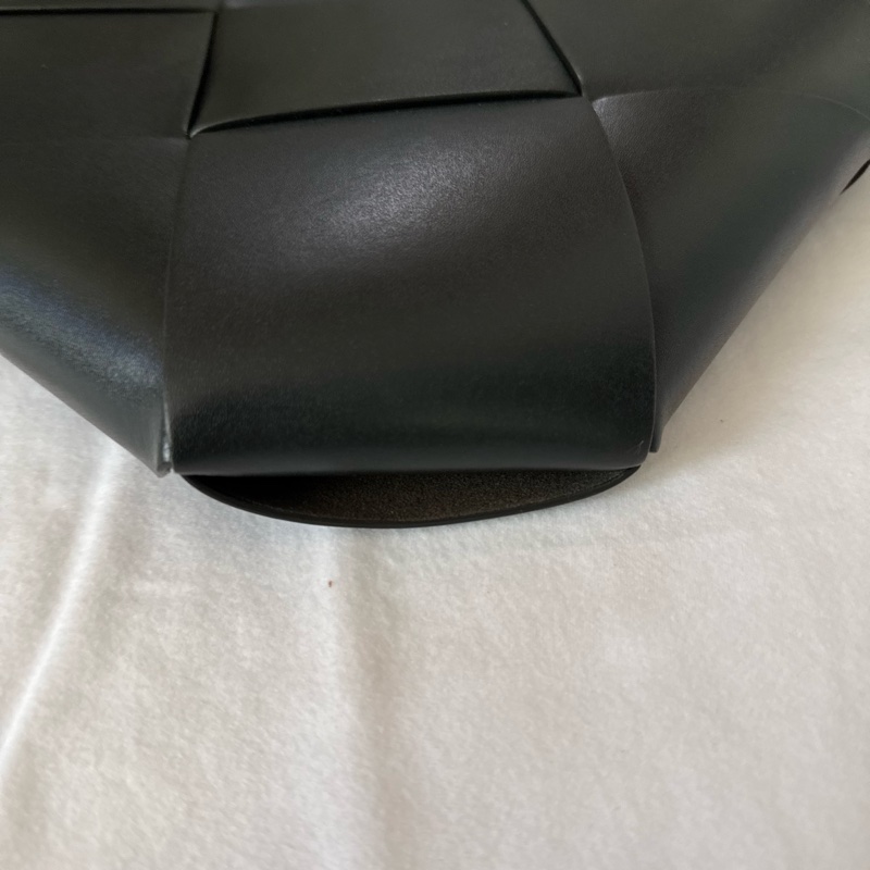 Bottega Veneta Billboard Intrecciato Leather North South tote bag-18