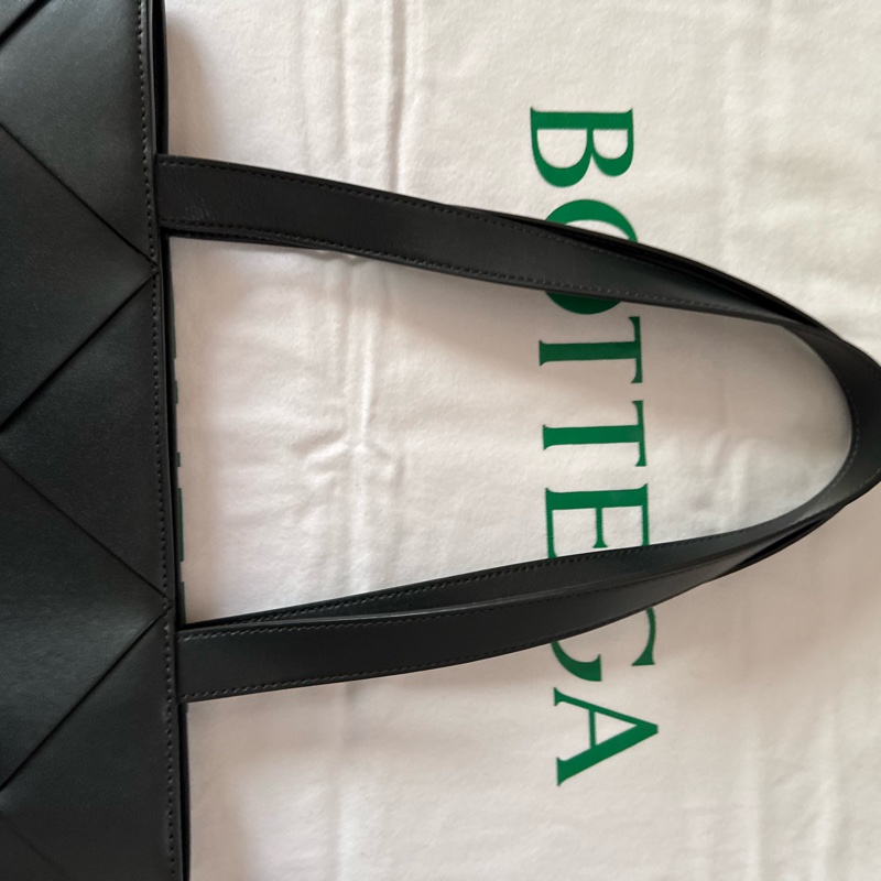Bottega Veneta Billboard Intrecciato Leather North South tote bag-21