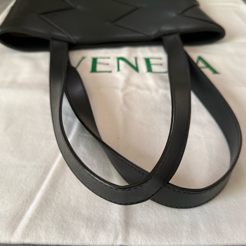 Bottega Veneta Billboard Intrecciato Leather North South tote bag-25