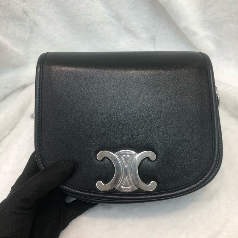 CELINE 黑色小牛皮凱旋門 XC147-0