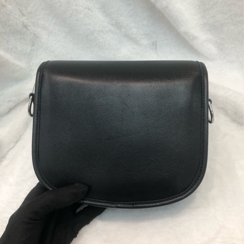 CELINE 黑色小牛皮凱旋門 XC147-2