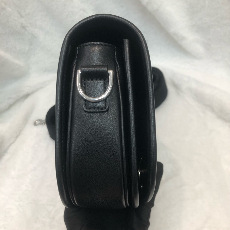 CELINE 黑色小牛皮凱旋門 XC147-3