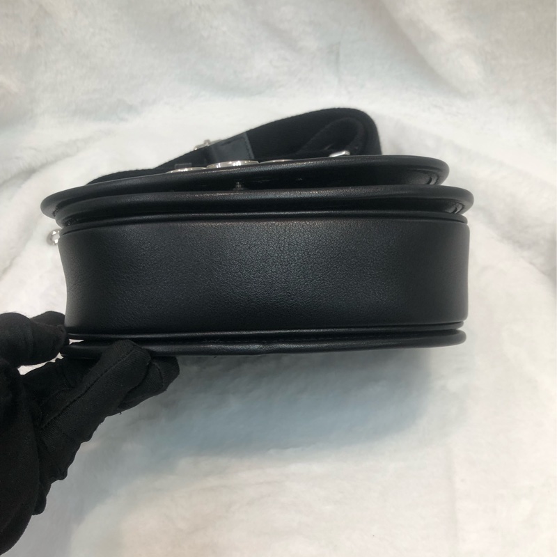 CELINE 黑色小牛皮凱旋門 XC147-5