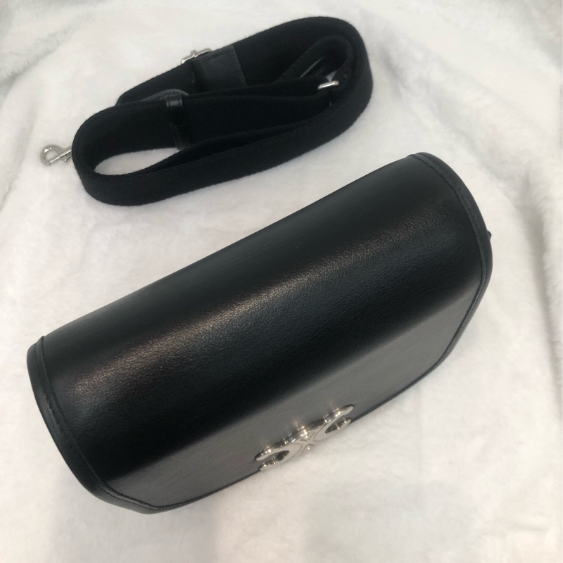 CELINE 黑色小牛皮凱旋門 XC147-6