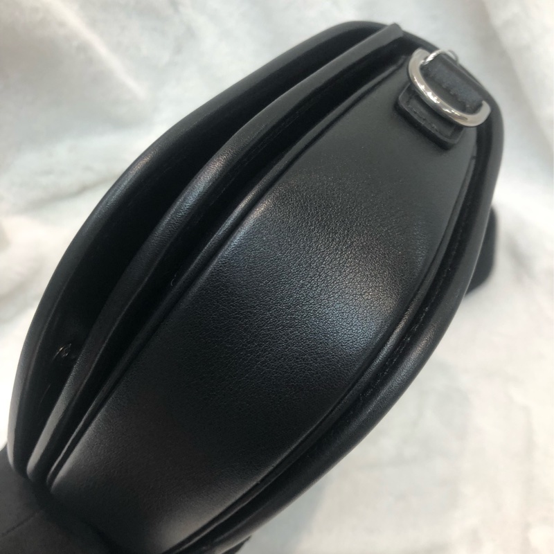 CELINE 黑色小牛皮凱旋門 XC147-10