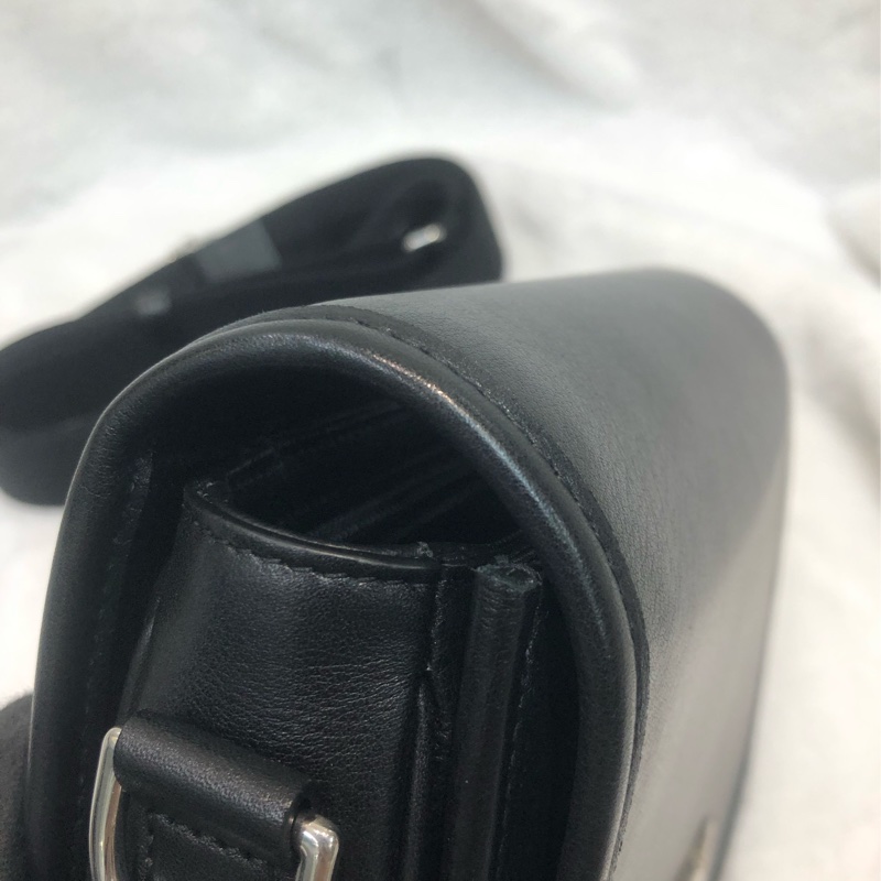 CELINE 黑色小牛皮凱旋門 XC147-12