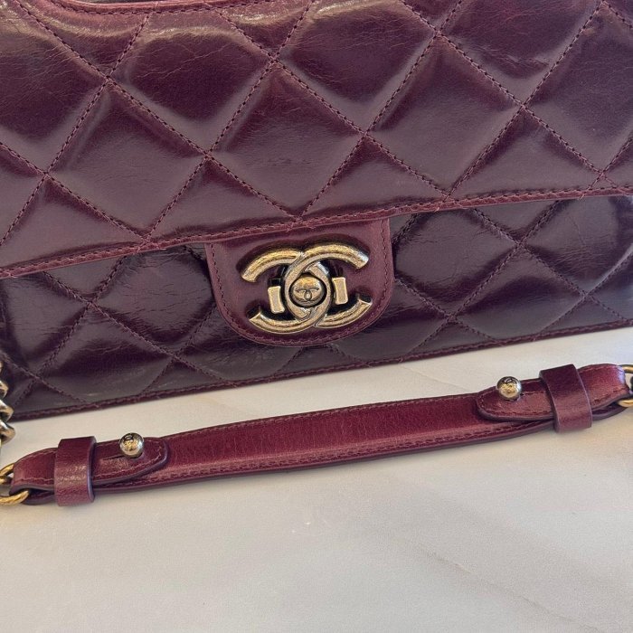 *SHIHNA名牌精品*CHANEL 孟買系列 勃根地紅 復古仿舊口蓋包-1
