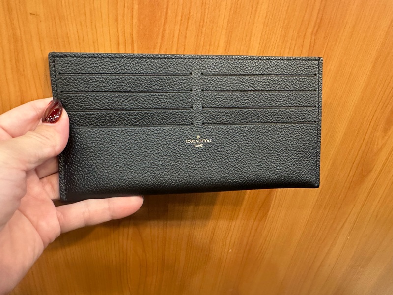 LV 黑牛皮壓紋金釦信封下蓋三合一鍊包M64064-8