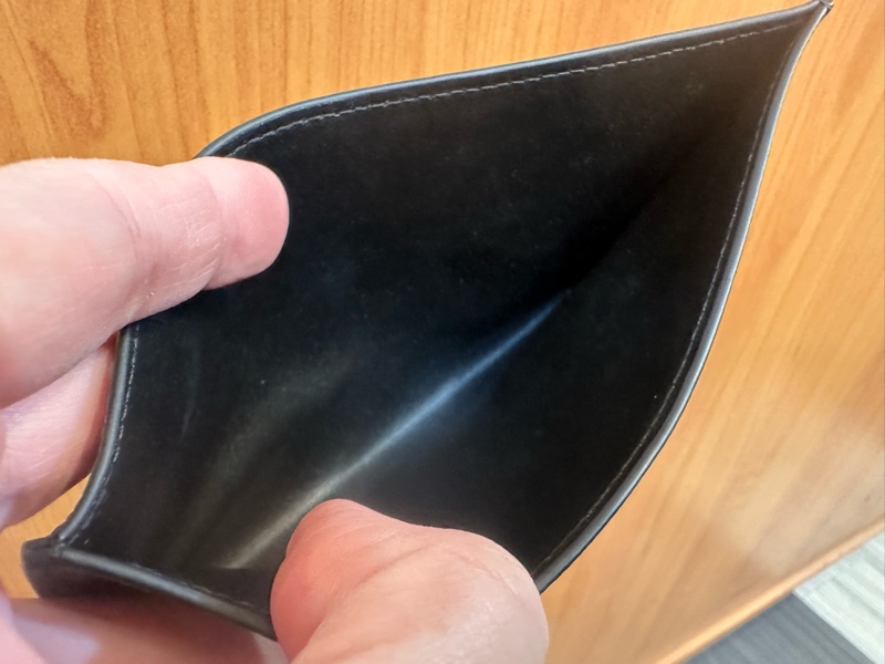 LV 黑牛皮壓紋金釦信封下蓋三合一鍊包M64064-9