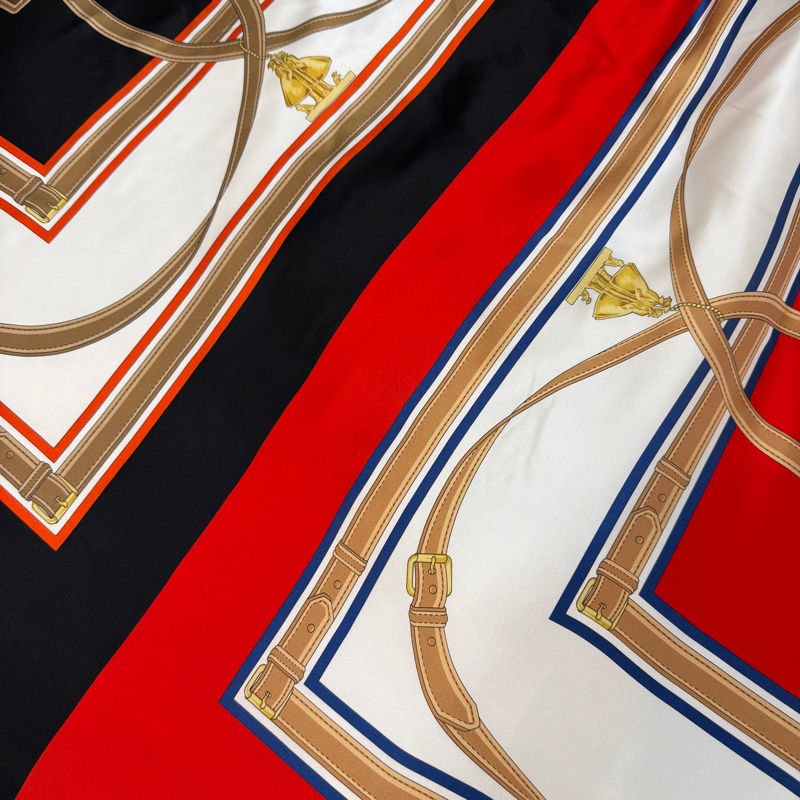 BURBERRY英國典藏圍巾印花絲緞寬鬆披肩/緋紅-17