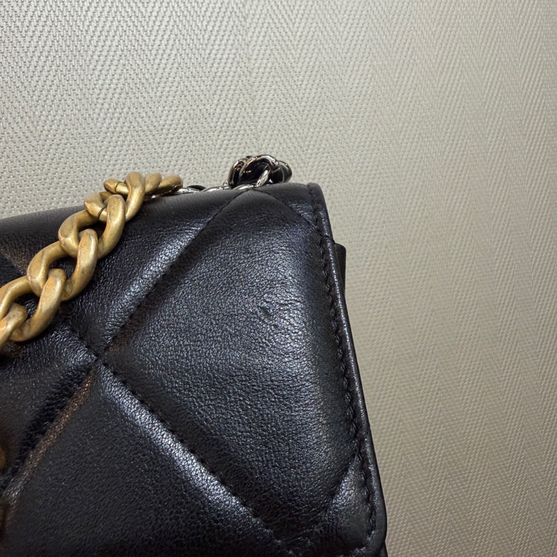 Chanel 黑羊皮19斜背WOC. AP0957-1