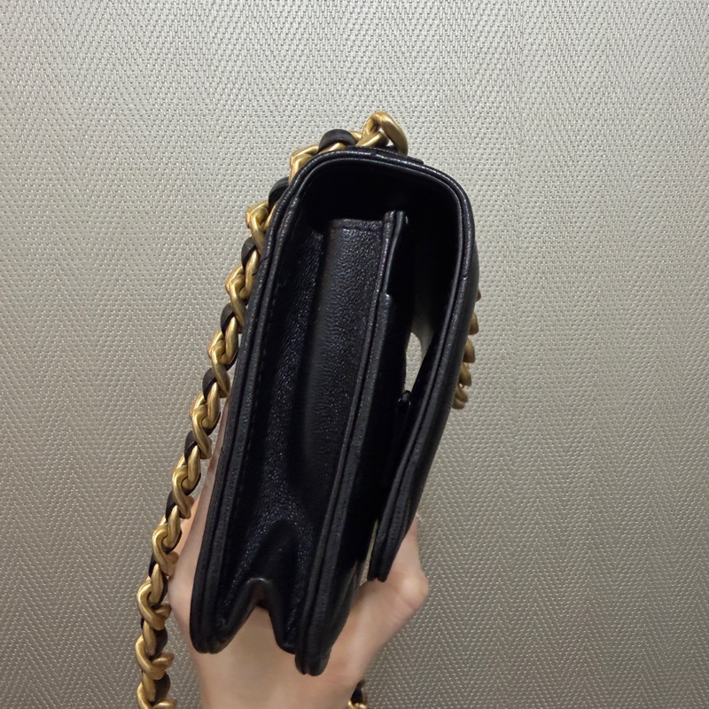 Chanel 黑羊皮19斜背WOC. AP0957-3