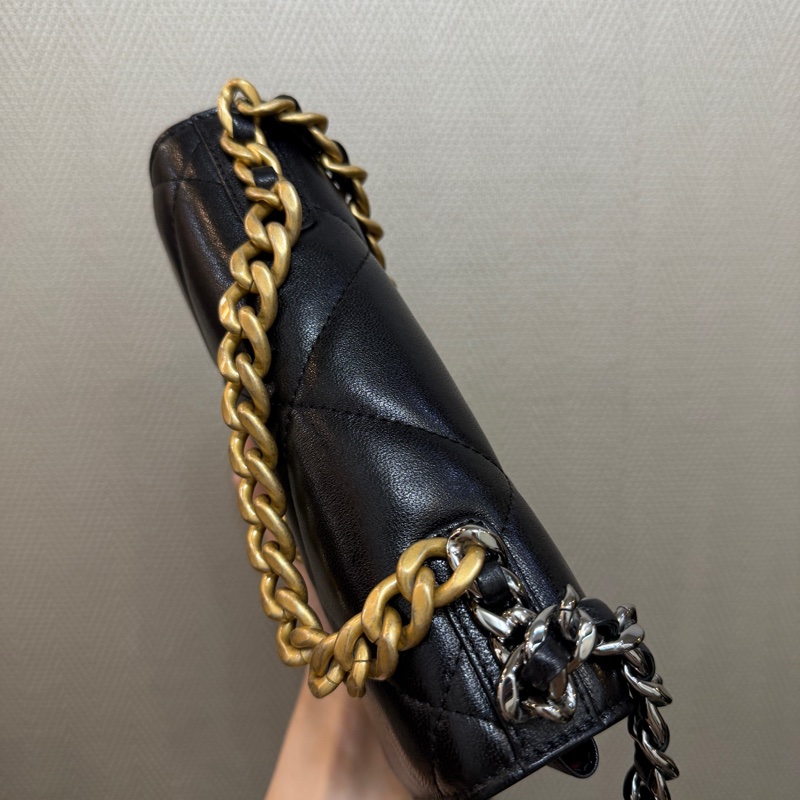 Chanel 黑羊皮19斜背WOC. AP0957-4