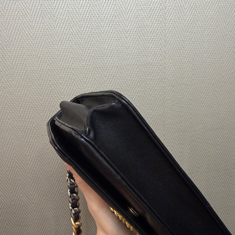 Chanel 黑羊皮19斜背WOC. AP0957-7