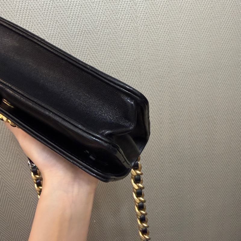 Chanel 黑羊皮19斜背WOC. AP0957-8