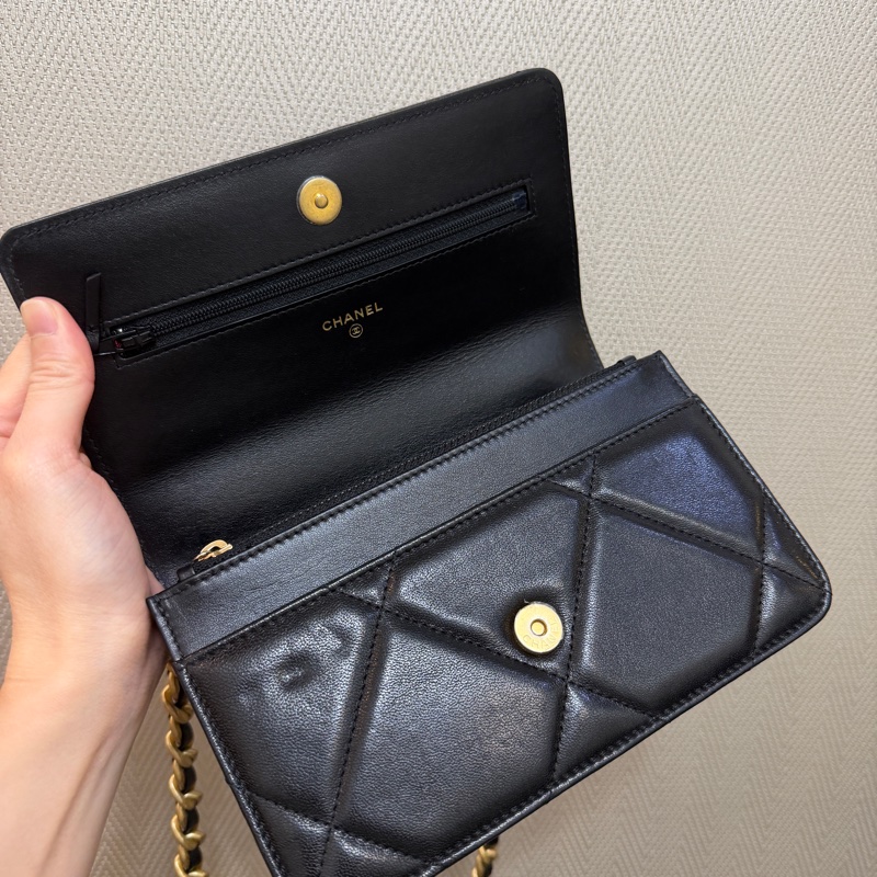 Chanel 黑羊皮19斜背WOC. AP0957-9