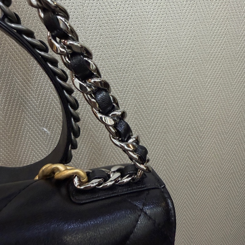 Chanel 黑羊皮19斜背WOC. AP0957-17