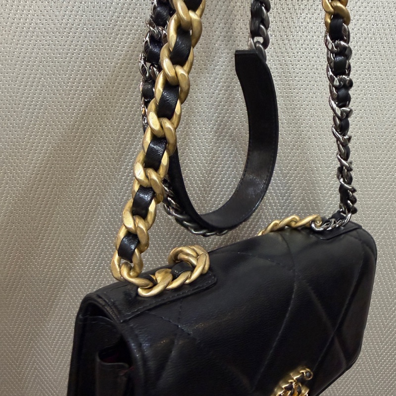 Chanel 黑羊皮19斜背WOC. AP0957-18