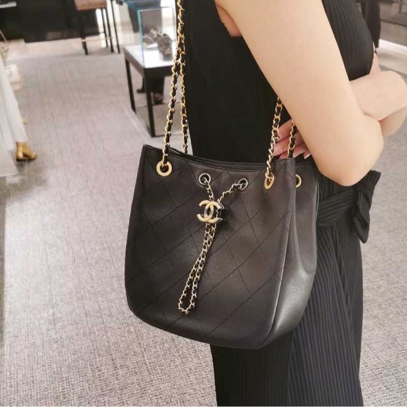✨Chanel 黑金嬉皮水桶包 有保卡 98新🖤-0