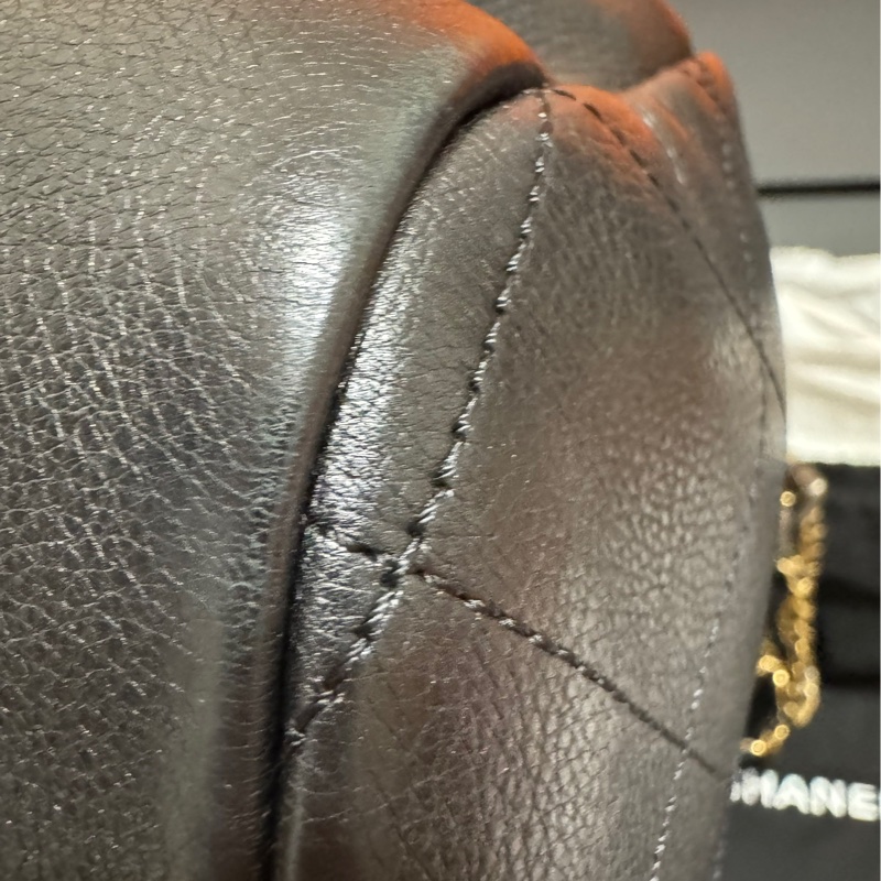 ✨Chanel 黑金嬉皮水桶包 有保卡 98新🖤-7