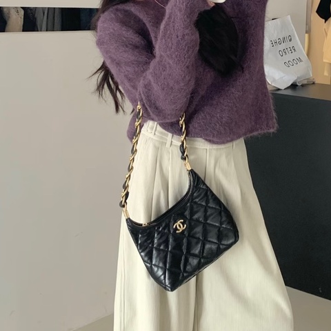 ✨Chanel 25A 黑金 hobo 99新 膜還在 2025 7月購證 專櫃熱門款🖤
