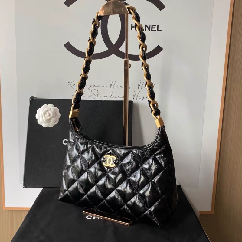 ✨Chanel 25A 黑金 hobo 99新 膜還在 2025 7月購證 專櫃熱門款🖤-3