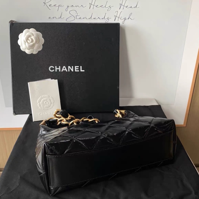 ✨Chanel 25A 黑金 hobo 99新 膜還在 2025 7月購證 專櫃熱門款🖤-5