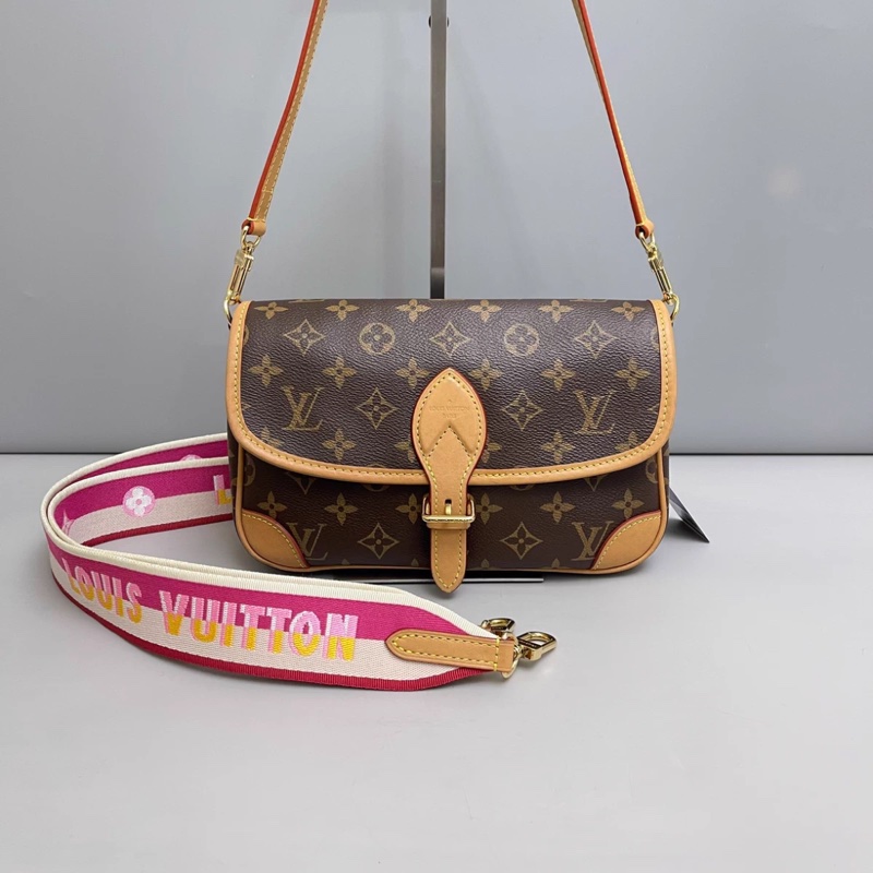 LV路易威登Diane老花粉肩帶法棍 芯片-0