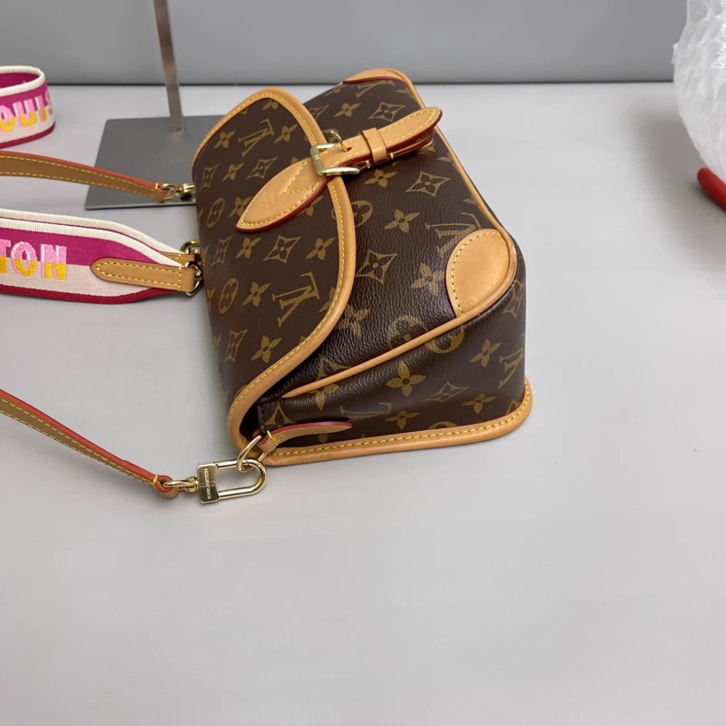 LV路易威登Diane老花粉肩帶法棍 芯片-2