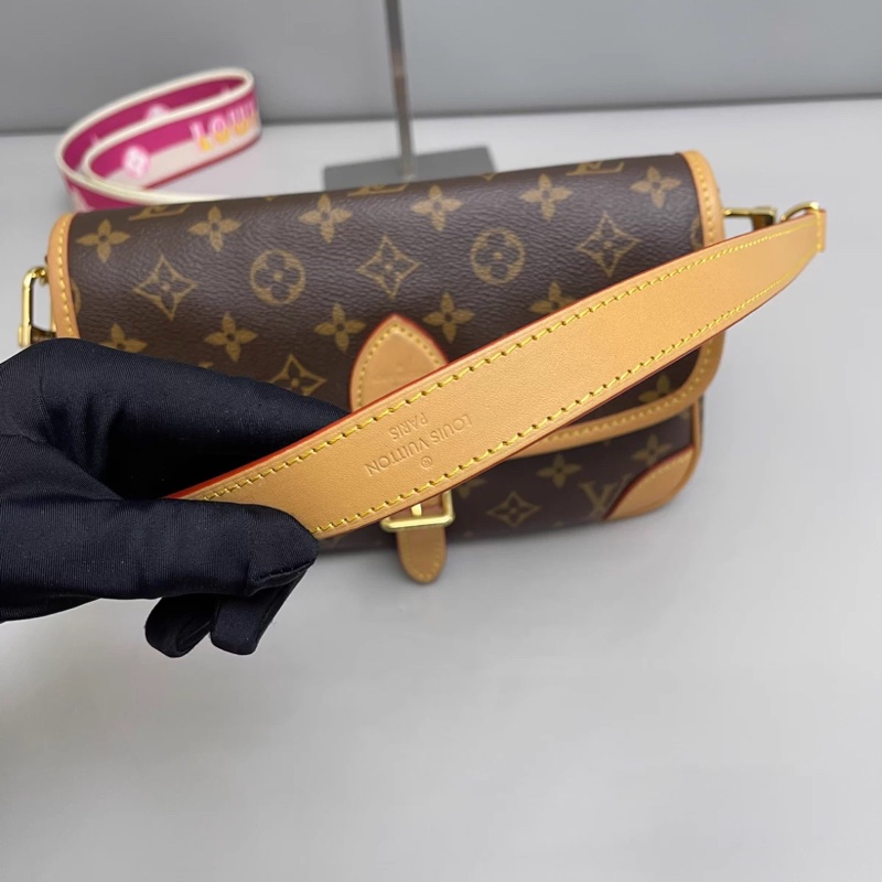 LV路易威登Diane老花粉肩帶法棍 芯片-4