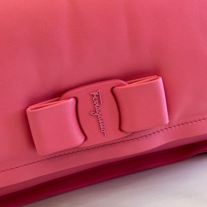 *SHIHNA名牌精品* Salvatore Ferragamo VIVA蝴蝶結小牛皮 粉色肩背包-1
