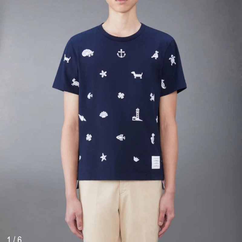 💎Han's house精品服飾💎 Thom Browne TB 滿版 刺繡短T 短袖 T恤-2
