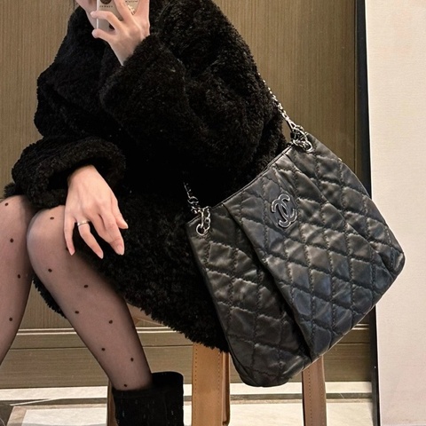 ✨Chanel 黑銀琺瑯扣 雲朵外縫 hobo tote 有保卡🖤