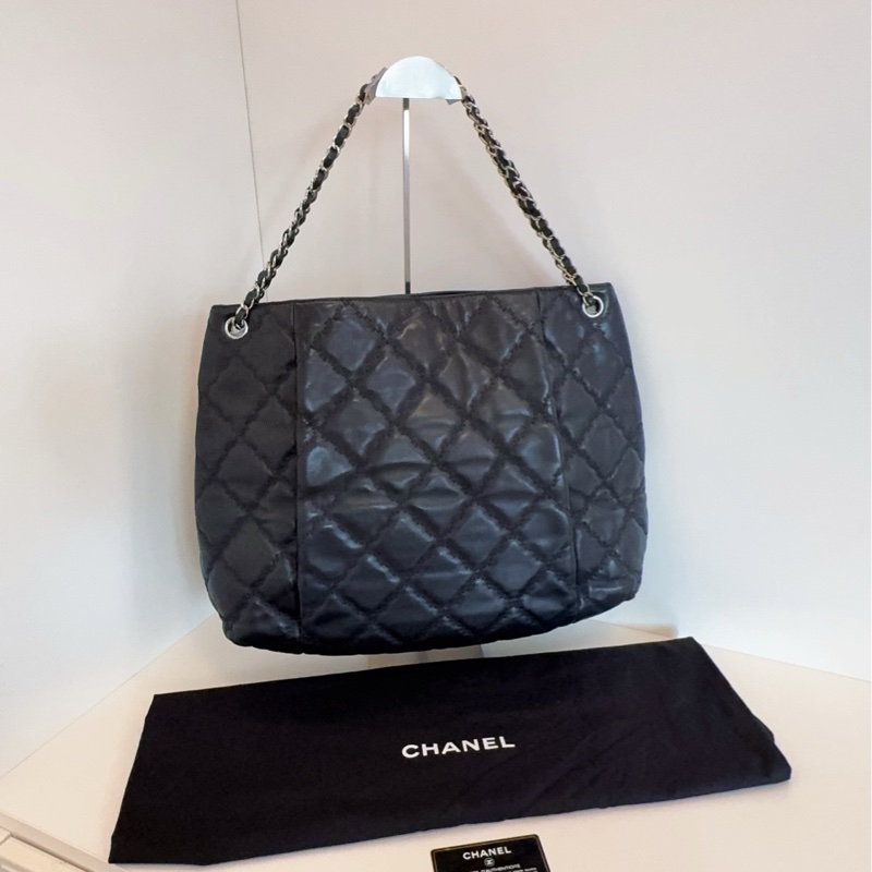 ✨Chanel 黑銀琺瑯扣 雲朵外縫 hobo tote 有保卡🖤-6
